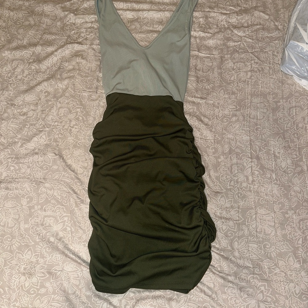 Dress - Picture 2 of 3